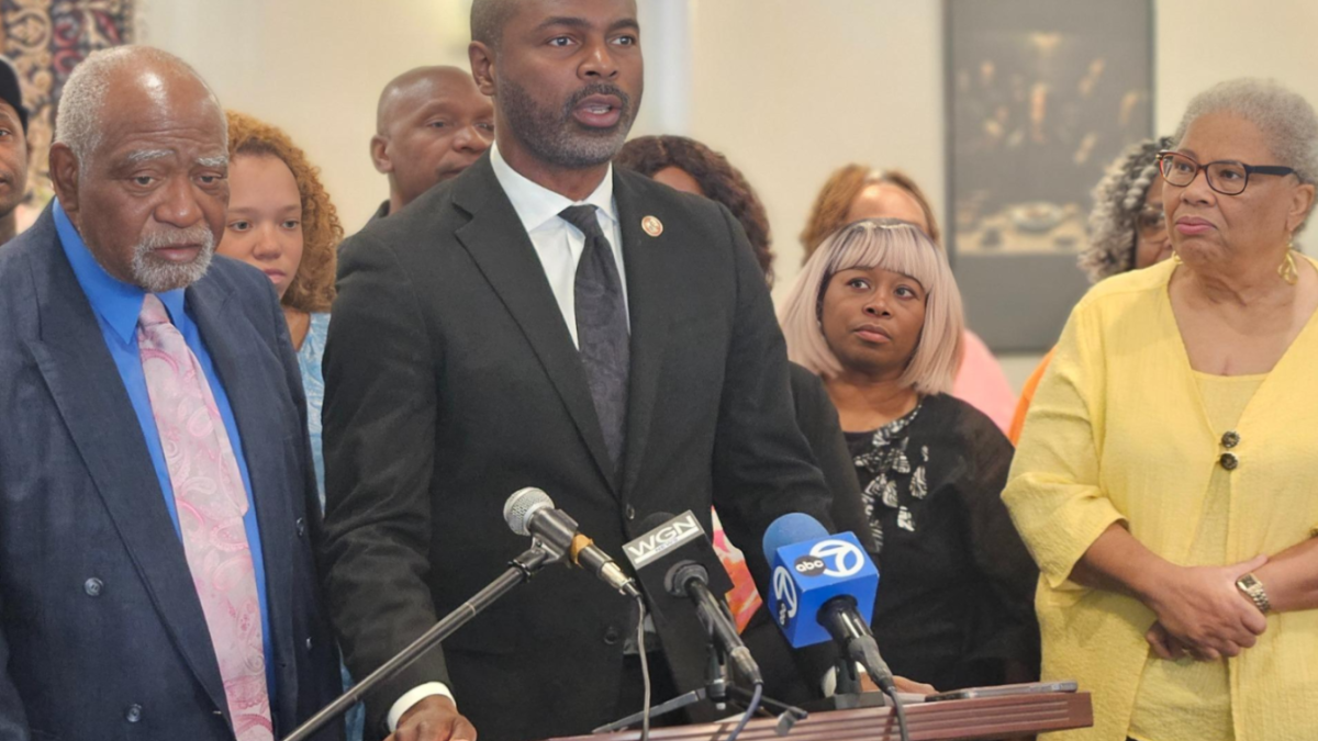 Congressman Davis, State Rep. Ford and Community Leaders say "Let the money go now."